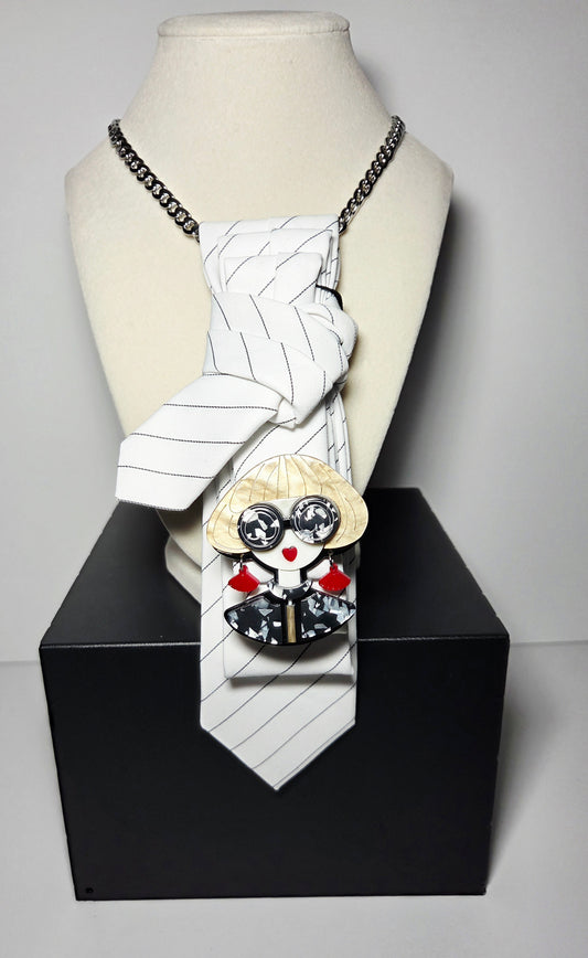 Tie Neclace